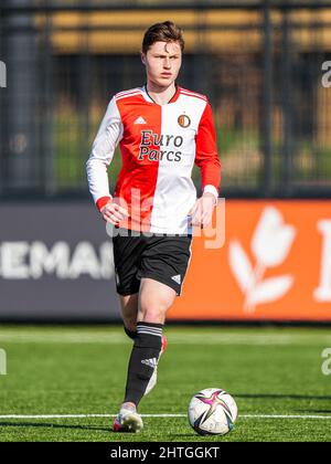 Rotterdam - Mailand Hokke von Feyenoord O18 während des Spiels zwischen Feyenoord O18 und SC Heerenveen O18 in Nieuw Varkenoord am 26. Februar 2022 in Rotte Stockfoto