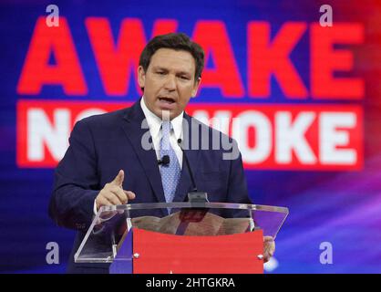 Orlando, USA. 24.. Februar 2022. Der Gouverneur von Florida, Ron DeSantis, hält am Donnerstag, den 24. Februar 2022, auf der CPAC-Konferenz 2022 im Rosen Shingle Creek in Orlando eine Rede. (Foto: Joe Burbank/Orlando Sentinel/TNS/Sipa USA) Quelle: SIPA USA/Alamy Live News Stockfoto