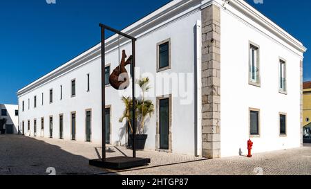 Cidadela Art District, Bronze von Rogério Timóteo, Tempo Suspenso, Pousada Cascais Stockfoto