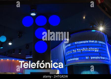 Barcelona, Katalonien. 28.. Februar 2022. Die Telefonica ist während der MWC 2022 zu sehen.der erste Tag des Mobile World Congress MWC2022 auf der Fira de Barcelona, Spanien (Bildquelle: © Thiago Prudencio/DAX via ZUMA Press Wire) Stockfoto