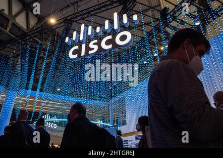Barcelona, Katalonien. 28.. Februar 2022. Das Cisco Logo ist während der MWC 2022 zu sehen.der erste Tag des Mobile World Congress MWC2022 auf der Fira de Barcelona, Spanien (Bildquelle: © Thiago Prudencio/DAX via ZUMA Press Wire) Stockfoto