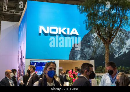 Barcelona, Katalonien. 28.. Februar 2022. Der Nokia-Stand ist während der MWC 2022 zu sehen.der erste Tag des Mobile World Congress MWC2022 auf der Fira de Barcelona, Spanien (Bildquelle: © Thiago Prudencio/DAX via ZUMA Press Wire) Stockfoto