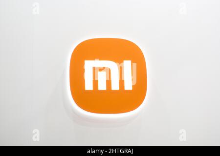 Barcelona, Katalonien. 28.. Februar 2022. Das Xiaomi-Logo ist während der MWC 2022 zu sehen.der erste Tag des Mobile World Congress MWC2022 auf der Fira de Barcelona, Spanien (Bildquelle: © Thiago Prudencio/DAX via ZUMA Press Wire) Stockfoto