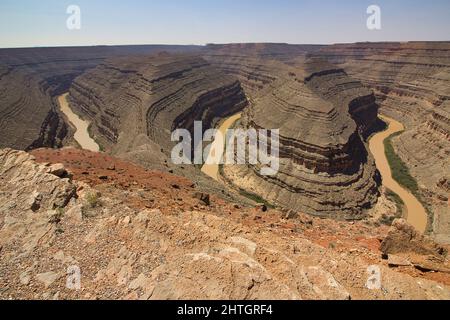 Panoramablick auf den San Juan River im Gooseneck State Park, Utah Stockfoto