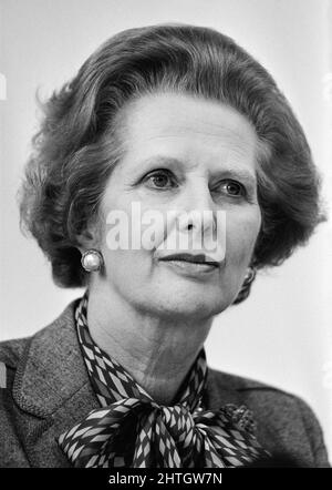 Die britische Premierministerin Margaret Thatcher (1925-2013) war die erste Frau, die das Amt der Premierministerin hatte, und war die am längsten amtierende britische Premierministerin des 20.. Jahrhunderts. Stockfoto