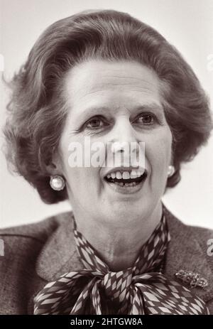 Die britische Premierministerin Margaret Thatcher (1925-2013) war die erste Frau, die das Amt der Premierministerin hatte, und war die am längsten amtierende britische Premierministerin des 20.. Jahrhunderts. Stockfoto