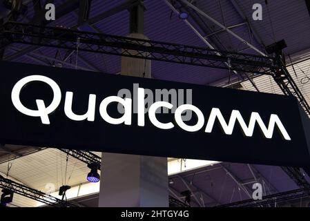 Hospitalet De Llobregat, Spanien. 28.. Februar 2022. Qualcomm united stellt auf dem Mobile Word Congress 2022 in Hospitalet de Llobregat Barcelona ein Markenlogopart der Marken im Zusammenhang mit Mobiltechnologie und Kommunikationsgeräten aus. (Foto von Ramon Costa/SOPA Images/Sipa USA) Quelle: SIPA USA/Alamy Live News Stockfoto