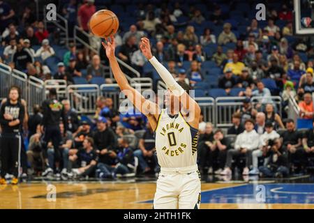 Orlando, Florida, USA, 28. Februar 2022, Der Indiana Pacers Point Guard Tyrese Haliburton #0 schießt in der ersten Hälfte im Amway Center einen Dreipunktschuss. (Foto: Marty Jean-Louis/Alamy Live News Stockfoto
