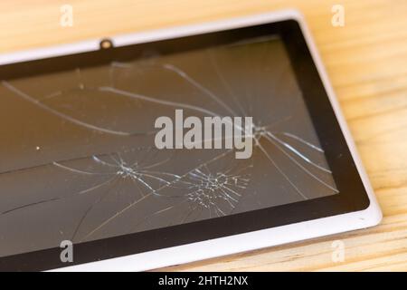 Defekter Bildschirm eines Tablet-Geräts Stockfoto