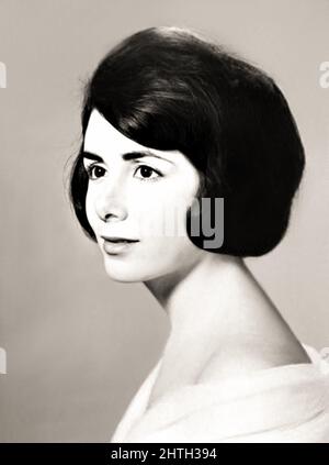 1958 , USA : die amerikanische Politikerin NANCY PELOSI ( geboren D'Alesandro , 26. märz 1940 ), Demokratische Partei , als jung war , im Alter von 18 . Foto aus dem Jahrbuch Gymnasium .- POLITICO - POLITICA - POLITIC - personalità personalità da giovane giovani - Persönlichkeit Persönlichkeiten, als sie jung war - collo - Hals --- Archivio GBB Stockfoto