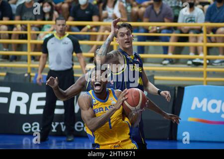 Franca, Brasilien. 28.. Februar 2022. Der Brasilianer Guilherme Deodato bei einem Spiel zwischen Brasilien und Kolumbien für die Qualifikation zur Basketball-Weltmeisterschaft 2023 für Nord- und Südamerika am 28. Februar im Pedro Morilla Fuentes Gymnasium, Franca, Sao Paulo, Brasilien, 2022. (Foto: Igor do Vene/Sipa USA) Quelle: SIPA USA/Alamy Live News Stockfoto