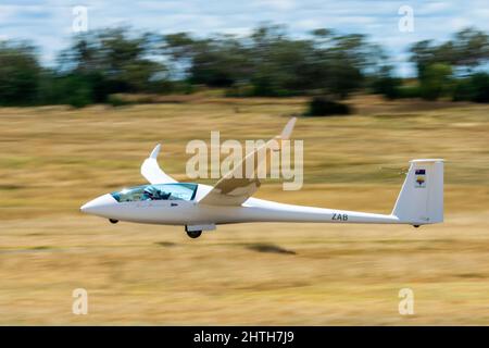 Schepp-Hirth Duo Discus T Motorsegler beim Start am Lake Keepit Soaring Club Gunnedah Australiia. Stockfoto