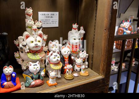 Maneki Neko Museum in Seto City, Japan. Die Ausstellung im The Winkoning Cat Museum. Stockfoto