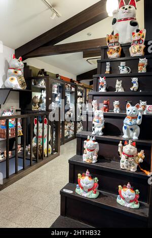 Maneki Neko Museum in Seto City, Japan. Die Ausstellung im The Winkoning Cat Museum. Stockfoto