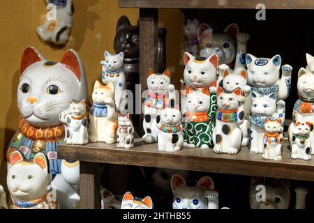 Maneki Neko Museum in Seto City, Japan. Die Ausstellung im The Winkoning Cat Museum. Stockfoto