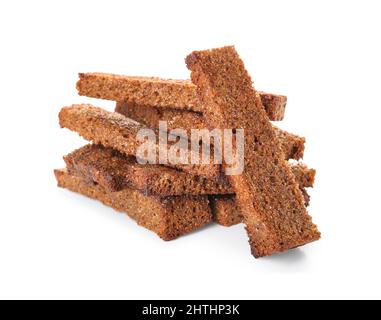 Leckere Roggencroutons auf weißem Hintergrund Stockfoto