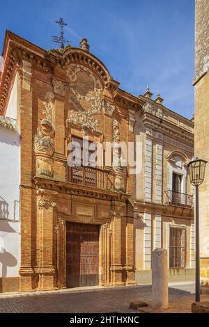 Eine reich verzierte Fassade in einer der Straßen von Carmona Stockfoto