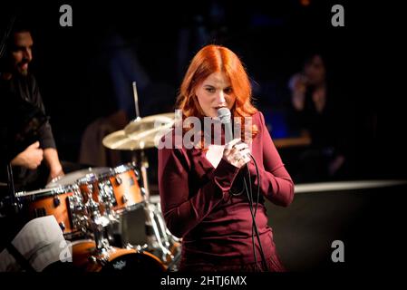 27. Februar 2022, Mailand, Mailand, Italien: Sade Mangiaracina Trio und Chiara Galiazzo Live-Konzert im Blue Note in Mailand. (Bild: © Pamela Rovaris/Pacific Press via ZUMA Press Wire) Stockfoto