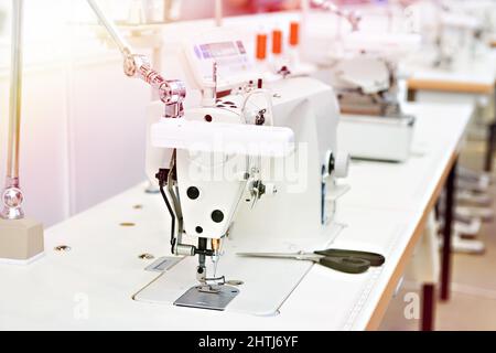 Nähmaschine in Handwerkswerkstatt Stockfoto