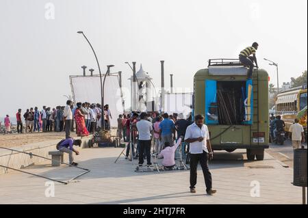 Pondicherry, Indien - Januar 2017: Dreharbeiten eines Films auf der Promenade am Meer. Stockfoto