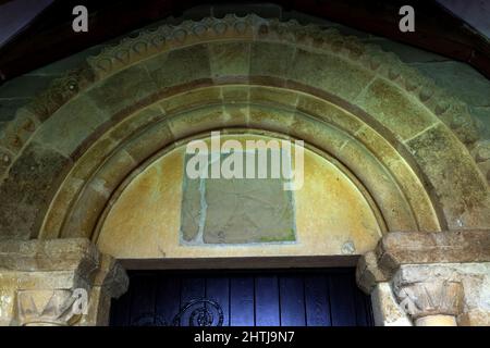 Südeingang, St. Mary and Holy Cross Church, Alderminster, Warwickshire, England, Großbritannien Stockfoto