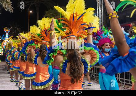 sitges Carnaval 2022 desfile de sonrisas en la rua de la disbauxa 2022 Stockfoto