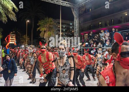 sitges Carnaval 2022 desfile de sonrisas en la rua de la disbauxa 2022 Stockfoto