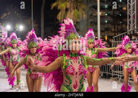 sitges Carnaval 2022 desfile de sonrisas en la rua de la disbauxa 2022 Stockfoto