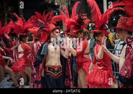 sitges Carnaval 2022 desfile de sonrisas en la rua de la disbauxa 2022 Stockfoto