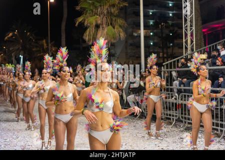 sitges Carnaval 2022 desfile de sonrisas en la rua de la disbauxa 2022 Stockfoto