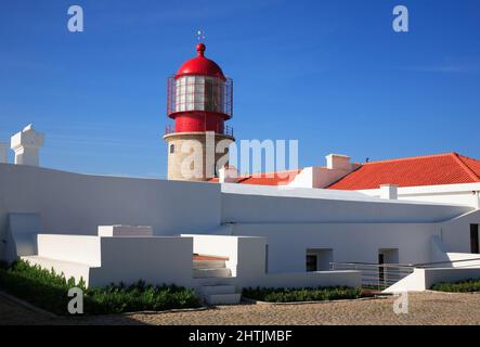 Der Leuchtturm direkt am Cabo de Sao Vicente in der Algarve am südwestlichsten Punkt des europäischen Festlands, Portugal Stockfoto