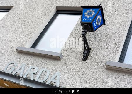 Eine Garda Síochána Station, Irisches Polizeibüro, wurde kürzlich modernisiert und erweitert, Donegal Town, County Donegal, Irland Stockfoto