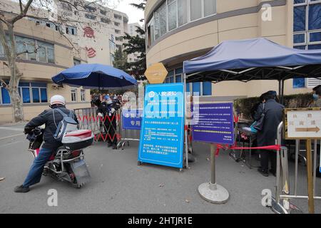 SHANGHAI, CHINA - 1. MÄRZ 2022 - Ruijin Hospital suspendiert ambulante Leistungen, 1. März 2022, Shanghai, China. Stockfoto