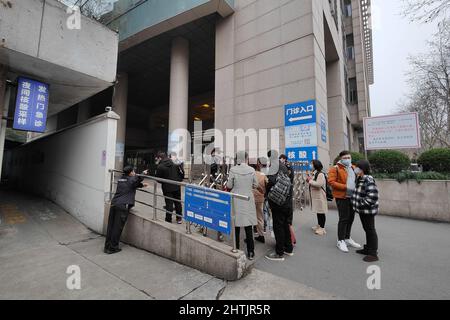 SHANGHAI, CHINA - 1. MÄRZ 2022 - Ruijin Hospital suspendiert ambulante Leistungen, 1. März 2022, Shanghai, China. Stockfoto