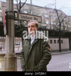 Fritz Pleistgen, deutscher Journalist, ARD Korrespondent in Ost-Berlin, hier im Jahr 1981. Fritz Pleistgen, deutscher Journalist, ARD-TV-Korrespondent in Ost-Berlin, hier im Jahr 1981. Stockfoto