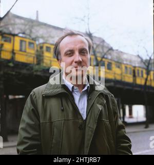 Fritz Pleistgen, deutscher Journalist, ARD Korrespondent in Ost-Berlin, hier im Jahr 1981. Fritz Pleistgen, deutscher Journalist, ARD-TV-Korrespondent in Ost-Berlin, hier im Jahr 1981. Stockfoto