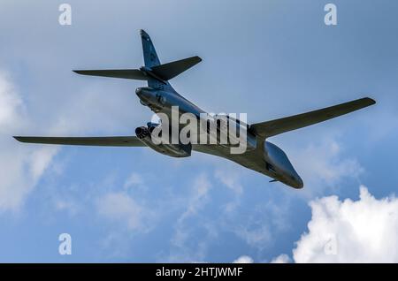 SLIAC, SLOWAKEI - 27. AUGUST 2017: Bomber B-1 Bone Lancer fligtet auf dem Slovak International Air fest Stockfoto