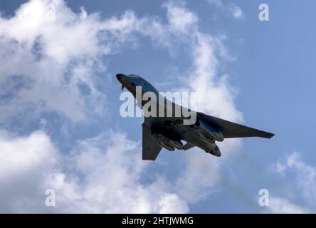 SLIAC, SLOWAKEI - 27. AUGUST 2017: Bomber B-1 Bone Lancer fligtet auf dem Slovak International Air fest Stockfoto