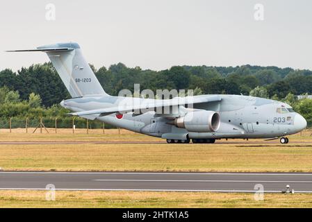 Ein Kawasaki C-2 militärische Transportflugzeuge der Japan Air Verteidigung-kraft. Stockfoto