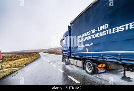 Woodhead Pass, der Greater Manchester mit South Yorkshire verbindet. Die A628 ist eine Hauptverbindungsstraße, die aufgrund des schlechten Wetters geschlossen werden kann Stockfoto