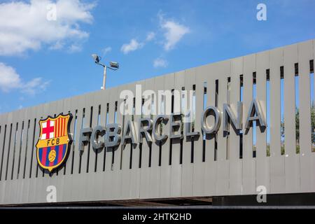 BARCELONA, SPANIEN - 4. OKTOBER 2019 Camp Nou für den FC Barcelona mit blauem Himmel und ein paar Wolken Stockfoto