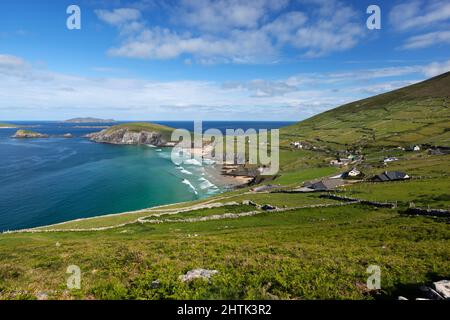 Blick über Slea Head to Blasket Sound and Islands, Dingle Peninsula, County Kerry, Ireland Stockfoto