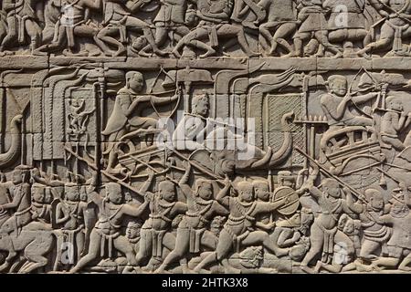 Nahaufnahme eines Steinreliefs in der beeindruckenden Ruinenstadt Khmer Angkor Thom (horizontales Bild), Siem Reap, Kambodscha Stockfoto