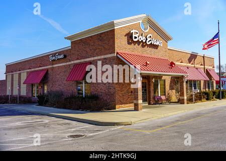 York, PA, USA - 16. Februar 2022: Bob Evans Restaurant Building. Bob Evans ist ein zwangloses Restaurant, das sich auf amerikanisches Frühstück und Lunc spezialisiert hat Stockfoto