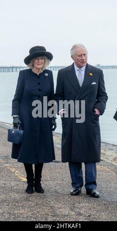 Southend-on-Sea, Essex, März 1. 2022, Prinz Charles, der Prinz von Wales und Camilla, Herzogin von Cornwall vor Southend's Pier. Stockfoto