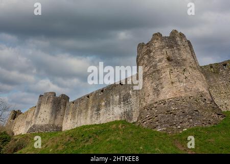 Außenmauer von Chepstow Castle in Monmouth Wales ist es das älteste erhaltene poströmische Steinfort in Großbritannien Stockfoto