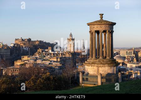 Blick über Edinburgh vom Dugald Stewart Monument auf Calton Hill, Edinburgh, Schottland Stockfoto