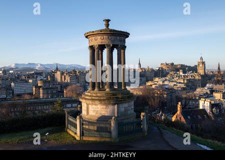 Blick über Edinburgh vom Dugald Stewart Monument auf Calton Hill, Edinburgh, Schottland Stockfoto