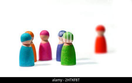 Menschen aller Art. Eine Serie von symbolischen Bildern von Holzmenschen. Stockfoto