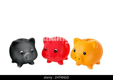 Finanzen und symbolische Piggy Banks schwarz rotes Gold vor weißem Hintergrund isoliert Stockfoto